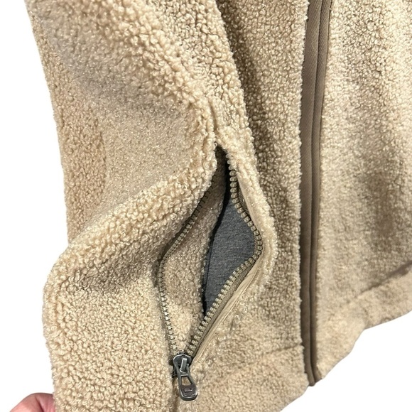 VINEYARD VINES Sherpa Vest Sweatshirt Lined Zip Up Front Pockets Size Medium - Picture 4 of 10